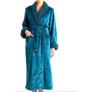 Natori Sherpa Plush Robe
